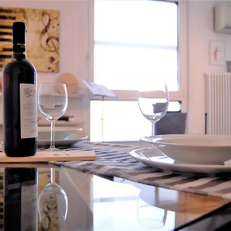 All For You - Uptown Studio Apartamento